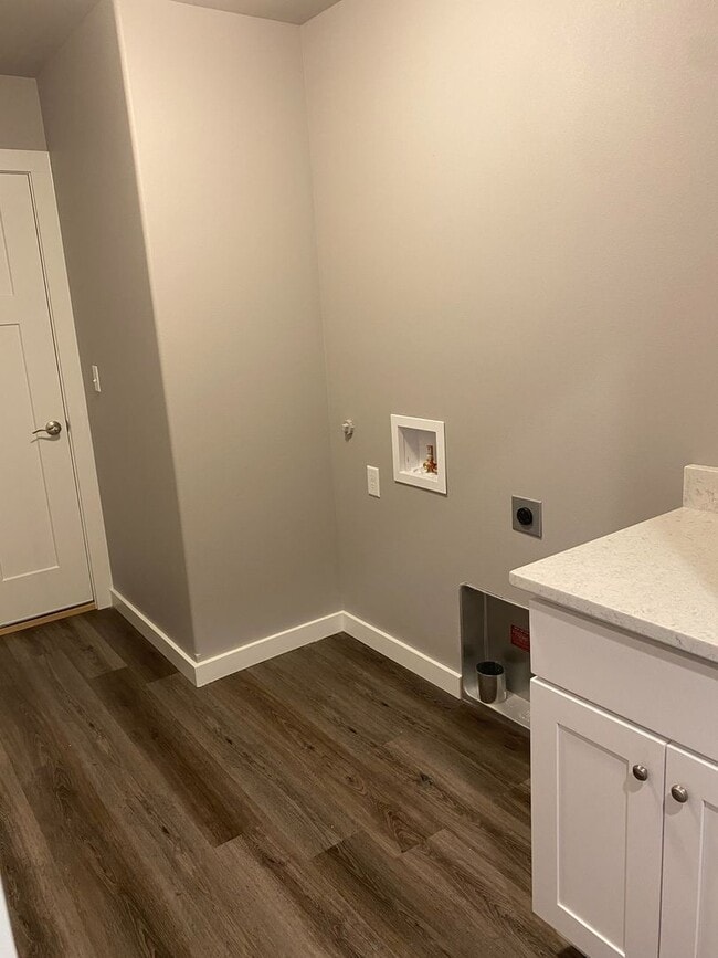 Building Photo - 3 Bedroom Home, Park Orchard Service Area