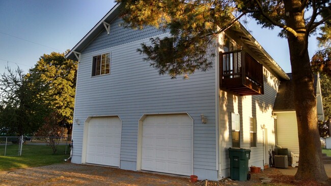 Building Photo - Large Home in Dalton Gardens