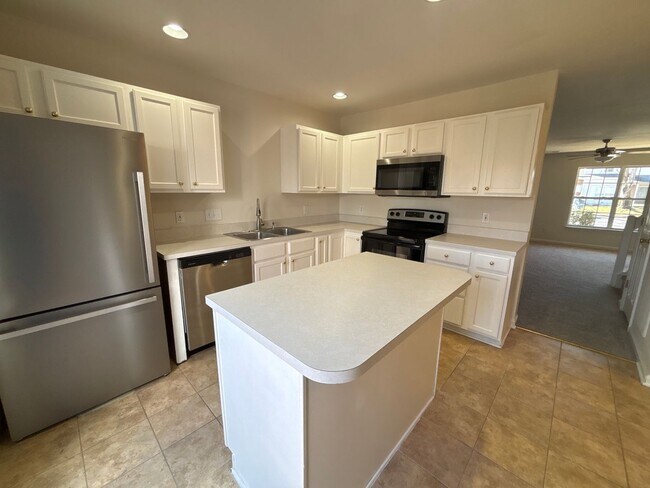 Building Photo - Charming 2 Bedroom Townhome in Chelsea Commons