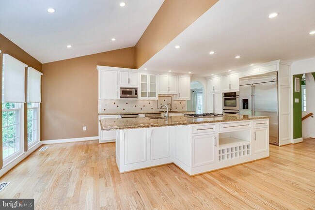 Building Photo - 6122 Bayliss Pl