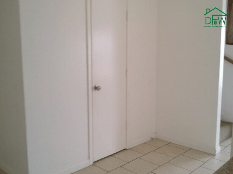 Building Photo - 807 W Walnut St