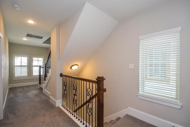 Building Photo - 1110 Oakwood Pass Ct