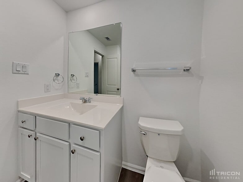 Building Photo - 210 Pine cavern dr