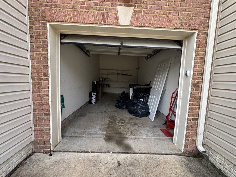 one car attached garage - 336 Baish Dr SE