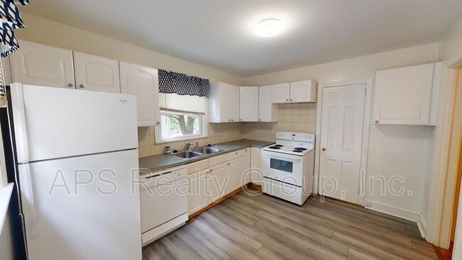 Building Photo - 2405 Hoyt St