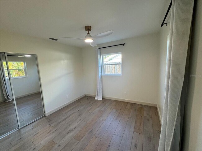 Building Photo - 1500 Carson Cir NE