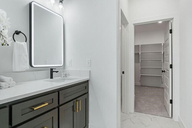 Building Photo - 4108 W Olive St