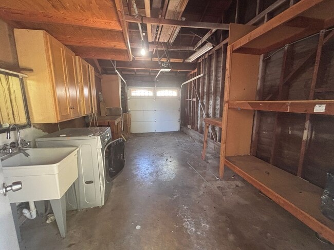 Building Photo - 41562 Carmen St