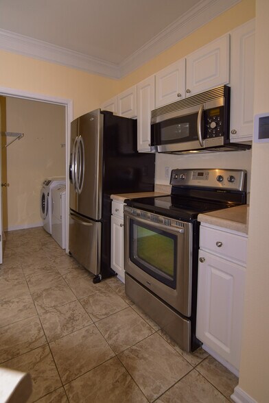 Building Photo - 1481 Cambridge Lakes Dr