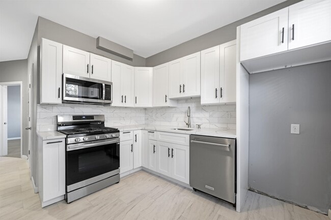 Building Photo - 230 Princeton Ave