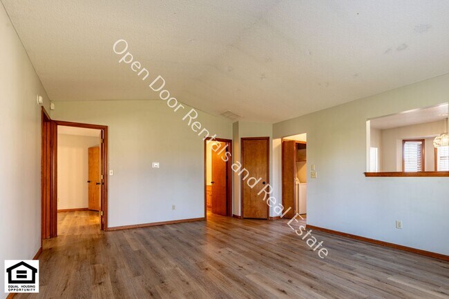 Building Photo - 1416/1418 Lakehurst Dr.