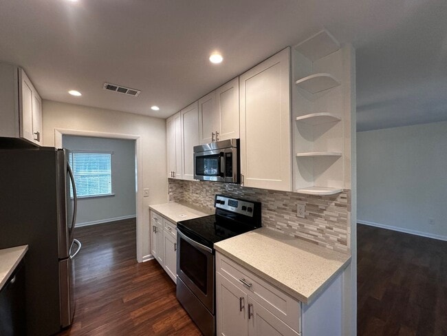 Building Photo - 1221 Winifred Dr
