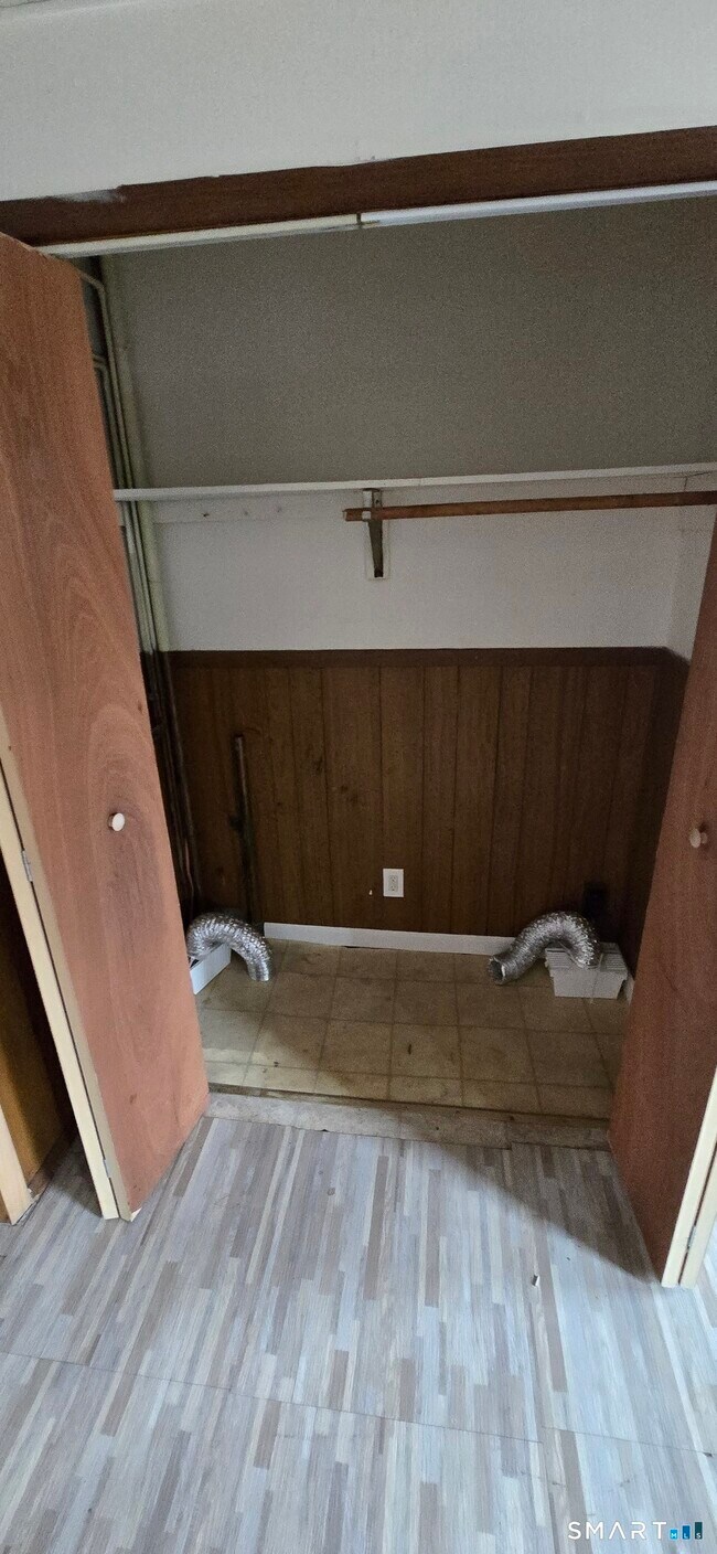 Building Photo - 79 Robbins St