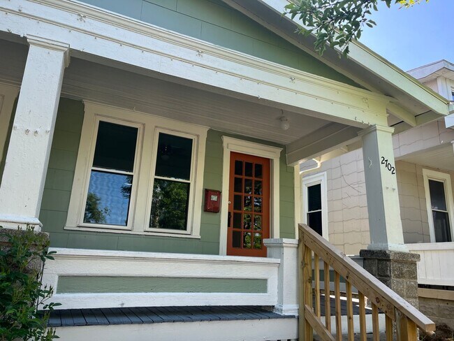 Building Photo - Fantastic 3 bedroom, 1.5 bathroom duplex close to Ohio State and High Street