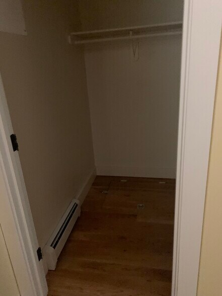 Building Photo - 316 W Broadway St