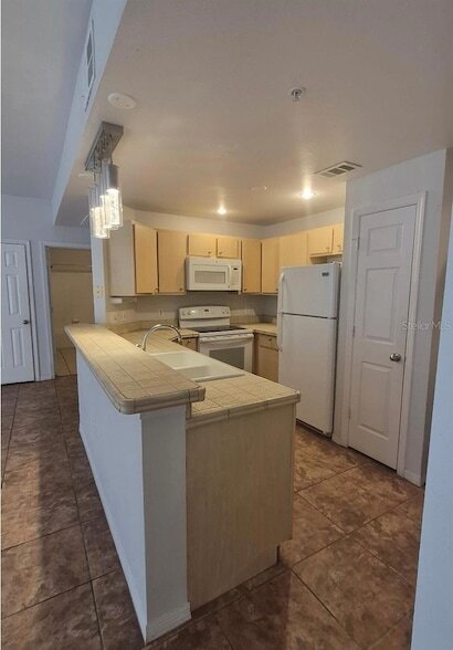 Building Photo - 1990 Erving Cir