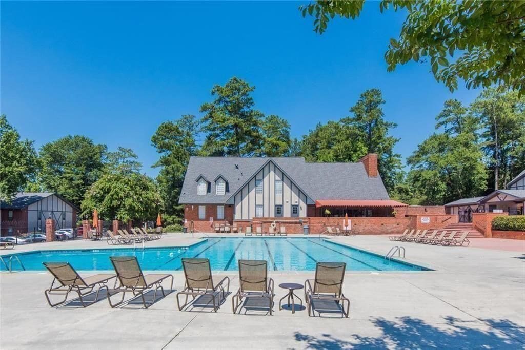 Building Photo - 6851 Roswell Rd NE