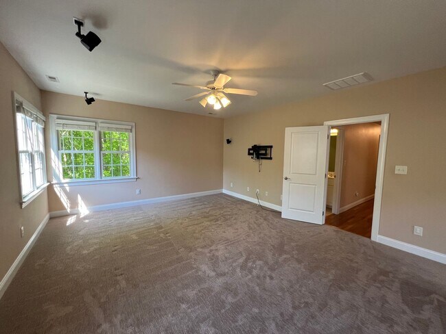 Building Photo - 107 Buckhurst Dr