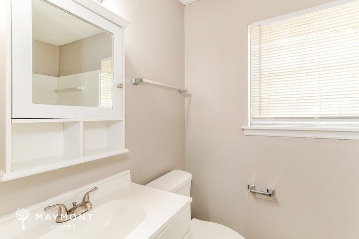 Building Photo - 103 Kingston Pl