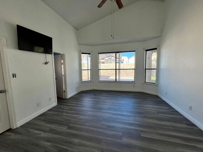 Building Photo - Perfect Cul-De-Sac Home just for you!