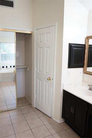 Building Photo - 907 Winterwood Ct