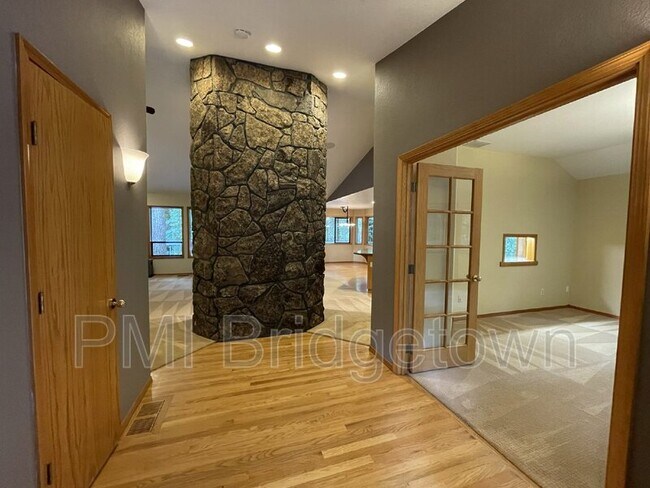 Building Photo - 11011 S Southridge Dr