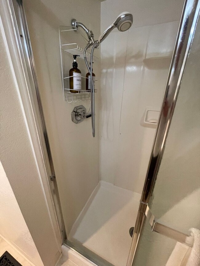 Building Photo - Beautiful townhome available now!