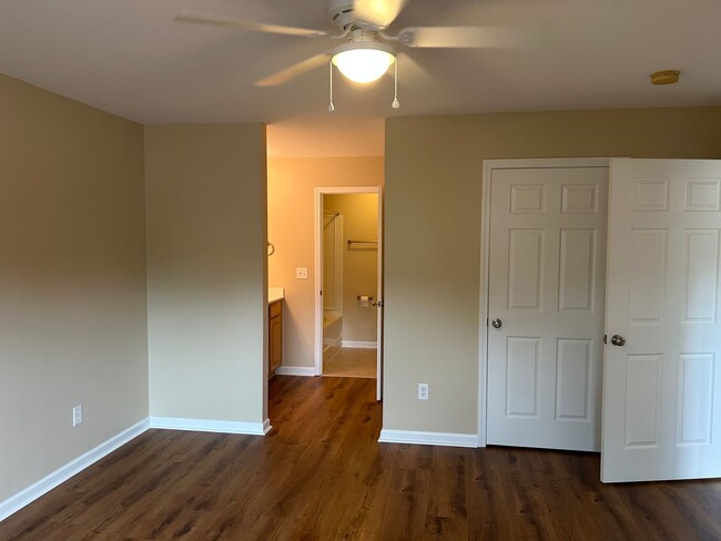 Building Photo - 2 Bed | 2 Bath Condo by Monkey Junction! M...