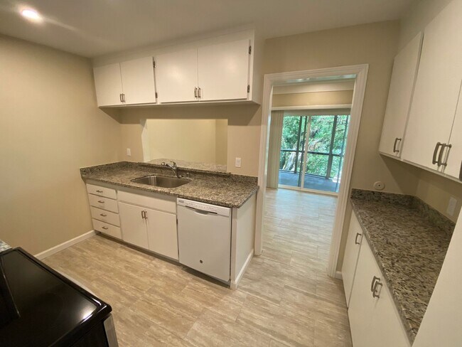 Building Photo - 2 Bed 2 Bath, LARGE Creek Side Apartment N...