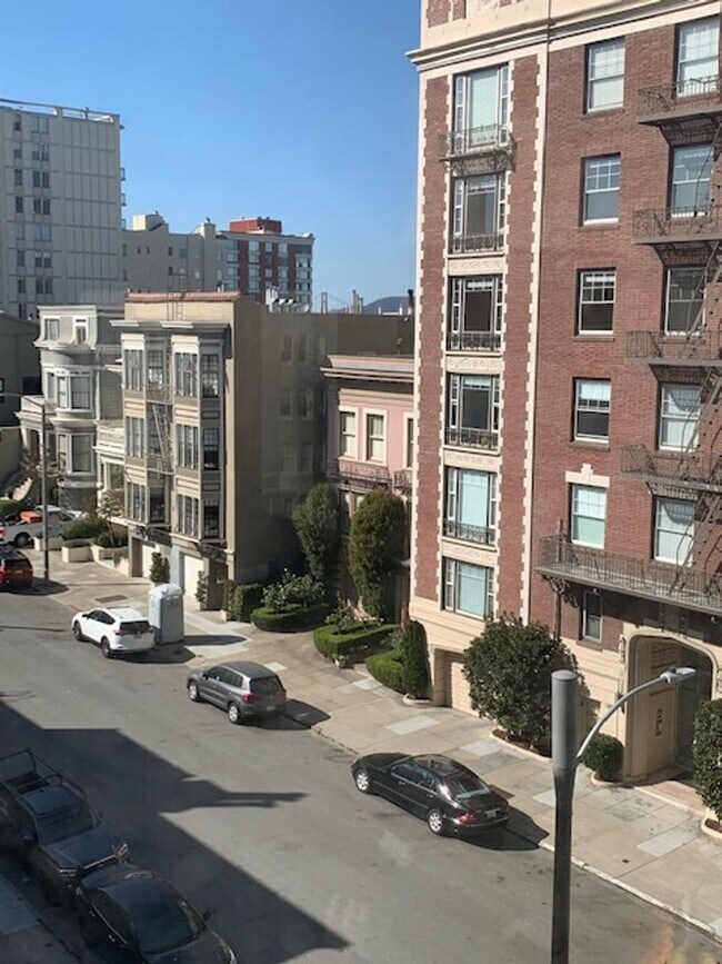 Building Photo - Pacific Heights: Unfurnished 4th Floor Apt w/ Optional Garage Parking & Shared Roof Deck Availabl...