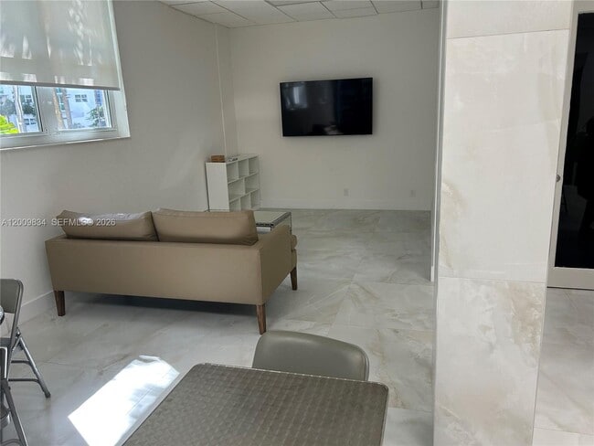 Building Photo - 3001 S Ocean Dr