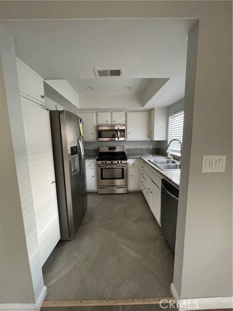 Building Photo - 208 W Olive Ave