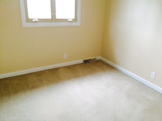 Building Photo - 124 Arlington Cir