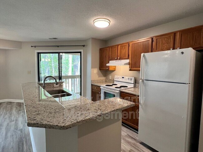 Building Photo - 833 New Kent Pl