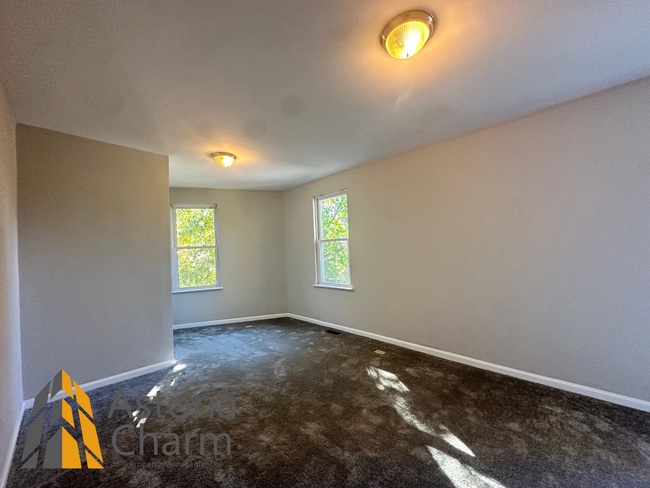 Building Photo - 3 Bedroom Home with Den, Patio/Deck Space,...