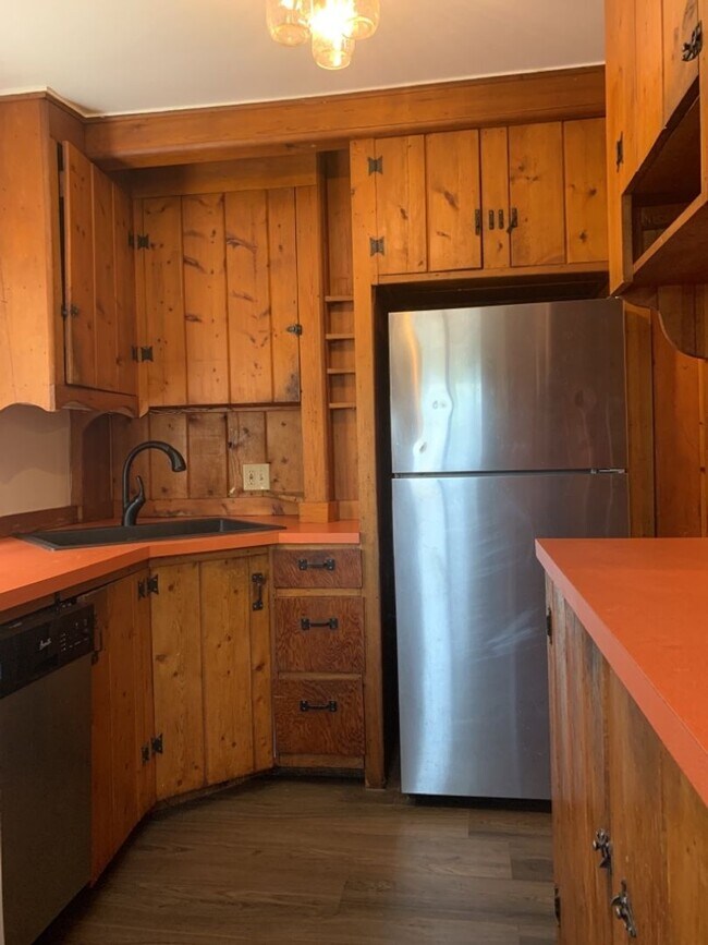 Building Photo - STUDENTS WELCOME! Cozy 1-Bedroom Bungalow w/ Garden and Detached Studio