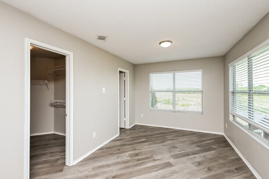 Building Photo - 8304 Cutter Hill Ave