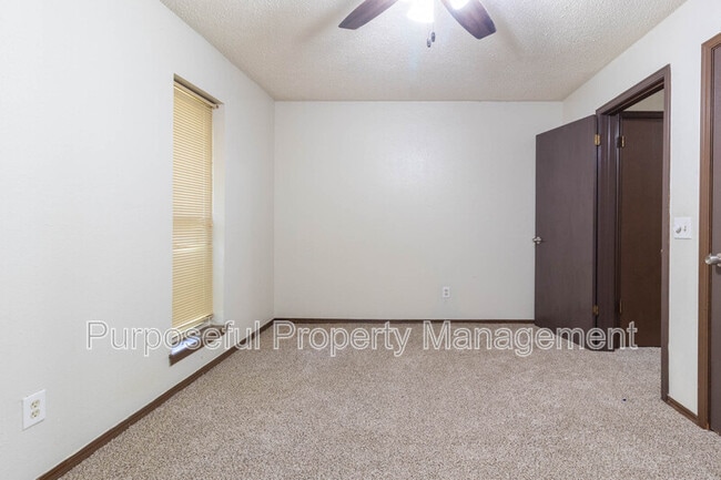 Building Photo - 9317 N Sherwell Dr