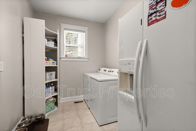 Building Photo - 127 Blackwater Dr