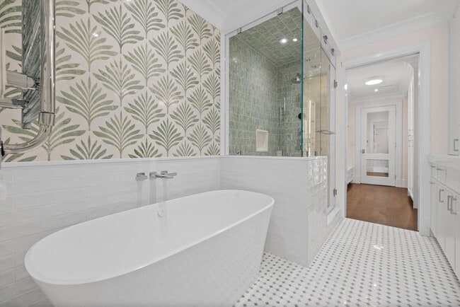 Building Photo - 2 Byron St