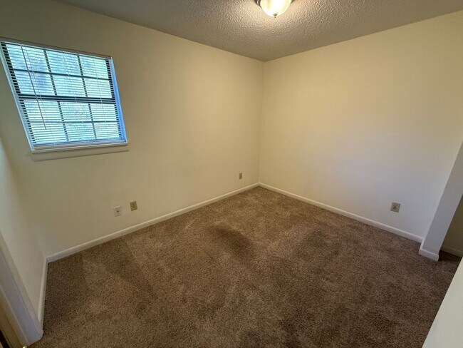 Building Photo - Adorable 1 Bedroom 1 Bathroom Apartment