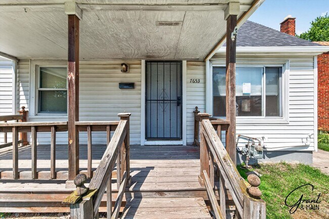 Building Photo - 3 Bedroom - 1 Bath - Warrendale - $1450