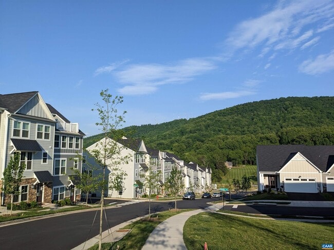 Building Photo - 4758 Loyola Wy