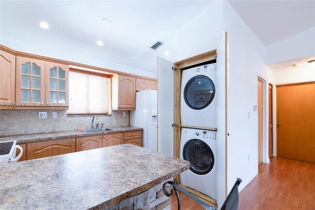 Building Photo - 10017 W Okeechobee Rd