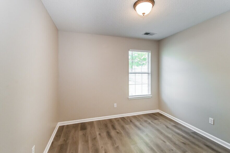 Building Photo - 3123 Conger Ct W