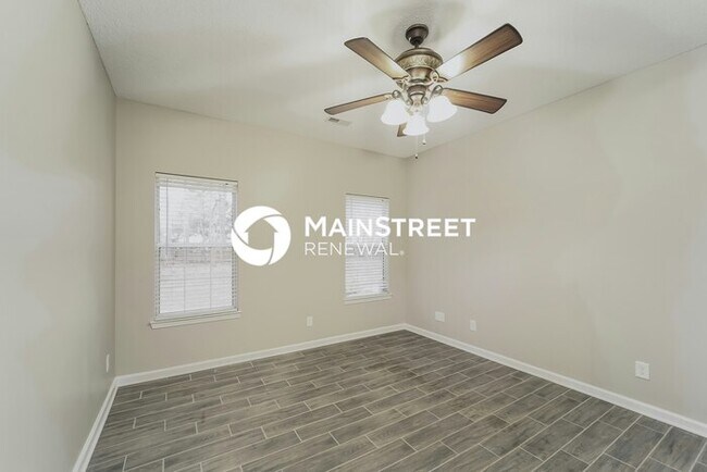 Building Photo - 3 Bedroom Pet-Friendly Home in Charlotte, NC with Main Street Renewal
