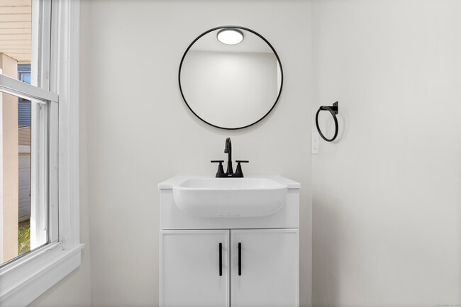 Building Photo - 243 N Main St