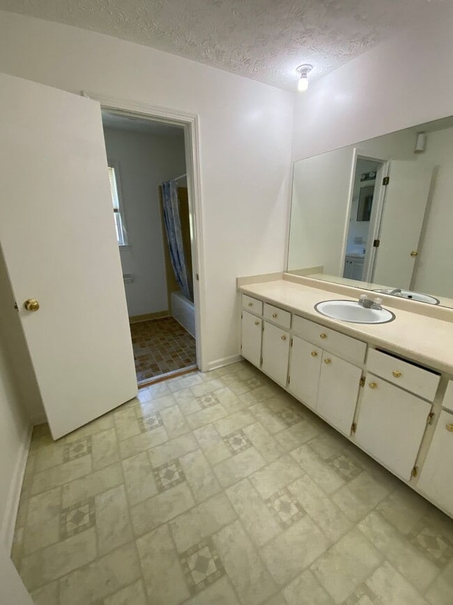 Building Photo - 4 Bedroom Home in Norcross  --Coming Soon!!!!