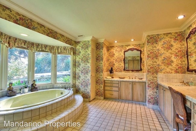 Building Photo - 4395 Via Esperanza