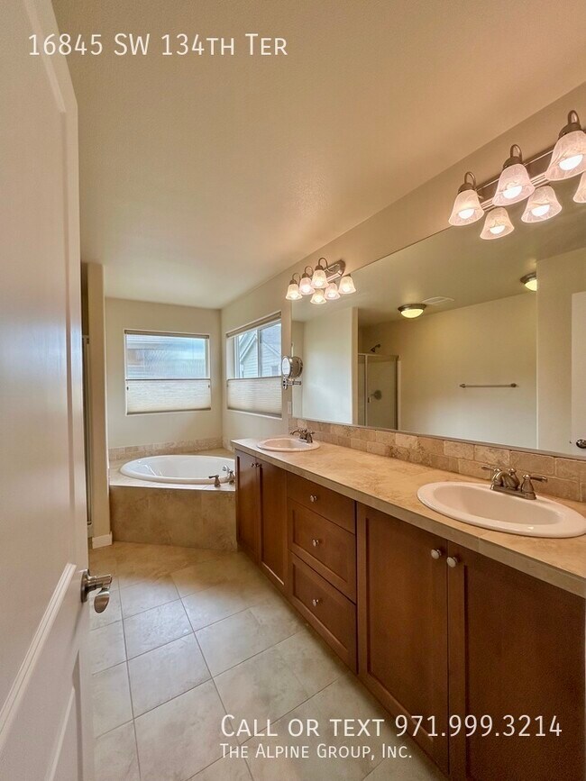 Building Photo - 16845 SW 134th Terrace